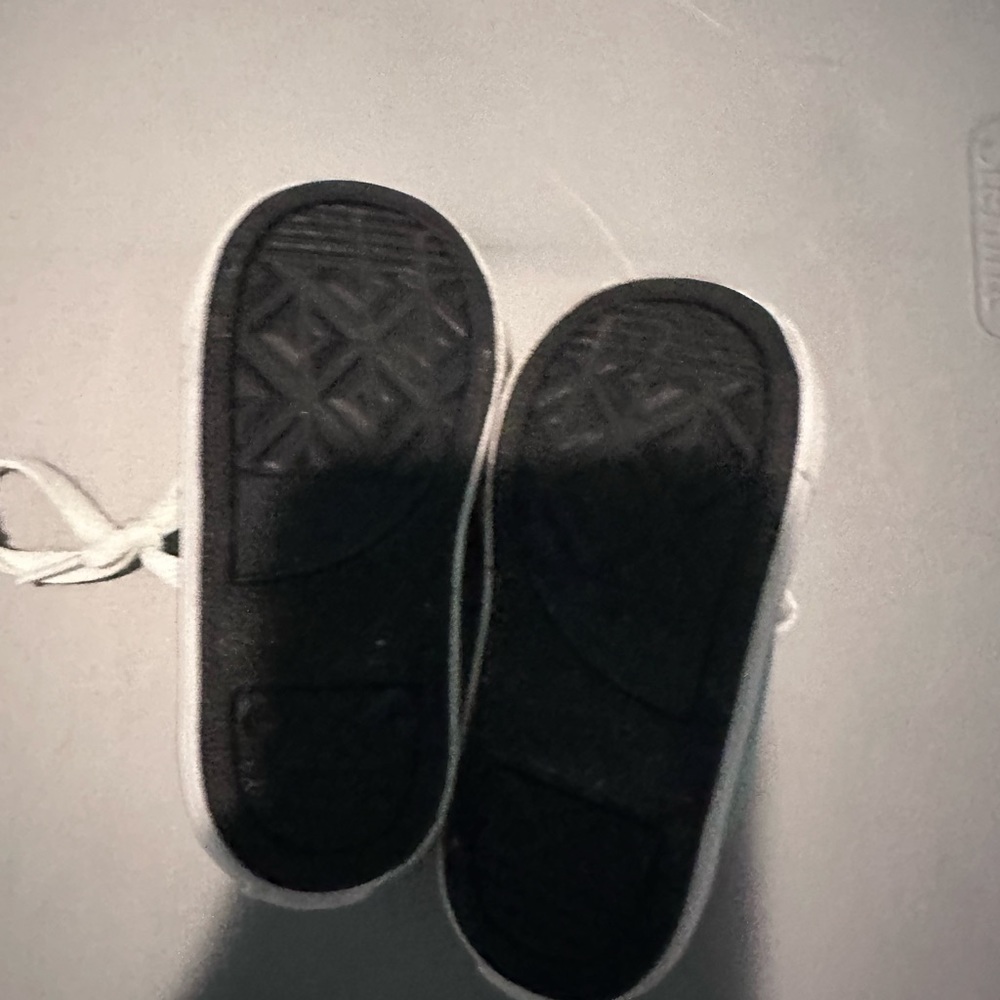 Converse Toddler Shoes Size 6 Excellent Condition - Picture 4 of 5